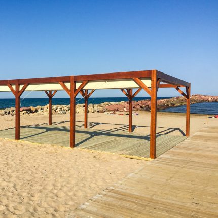 Pérgola Malibu plana para playa con toldo recogible