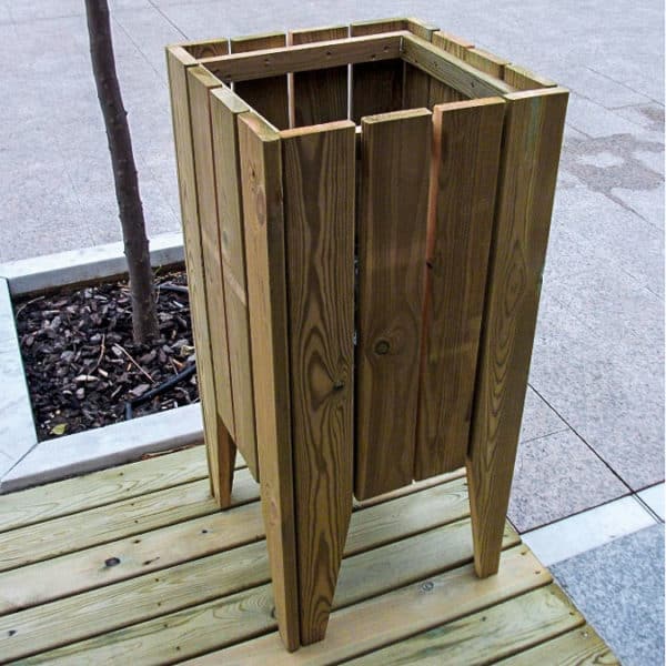 papelera de madera para exterior modelo Square